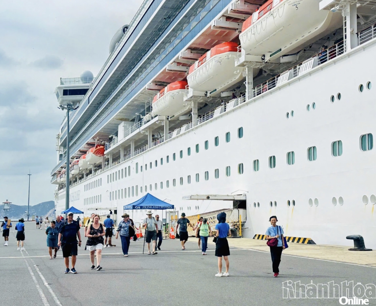 2,500 cruise passengers arrive in Khanh Hoa ahead of Lunar New Year